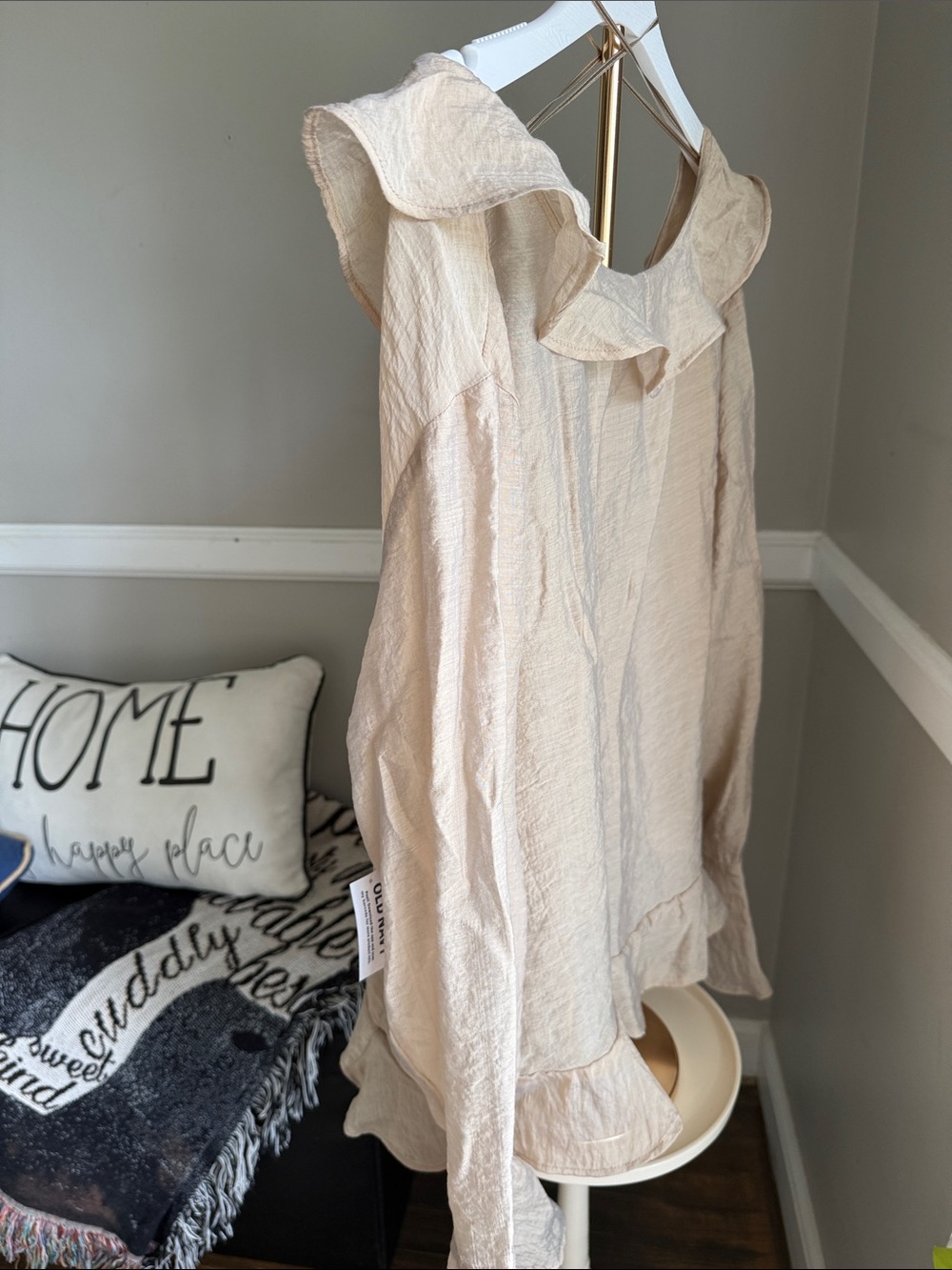 Old Navy Beige Ruffle Tie-Front Blouse - Picture 6 of 8